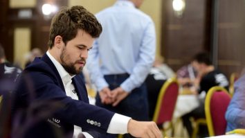 Magnus Carlsen a câștigat cel mai lung meci de șah din istoria Campionatelor Mondiale