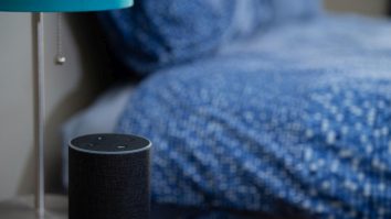 Alexa a provocat o fetiță să ducă o monedă la priză. Amazon a actualizat sistemul