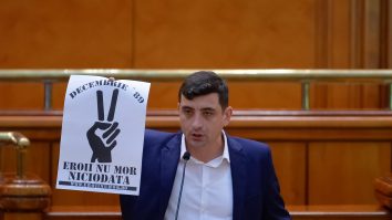 George Simion, în timpul ședinței solemne: „În România astăzi nu suntem independenți și se primesc ordine de la ambasade”