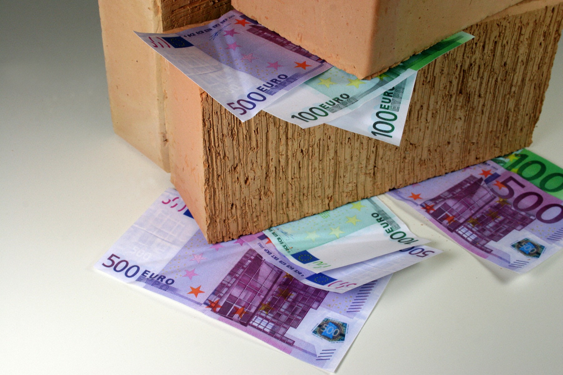 ZF: România pare un paradis fiscal conform datelor privind taxele și contribuțiile raportate la PIB