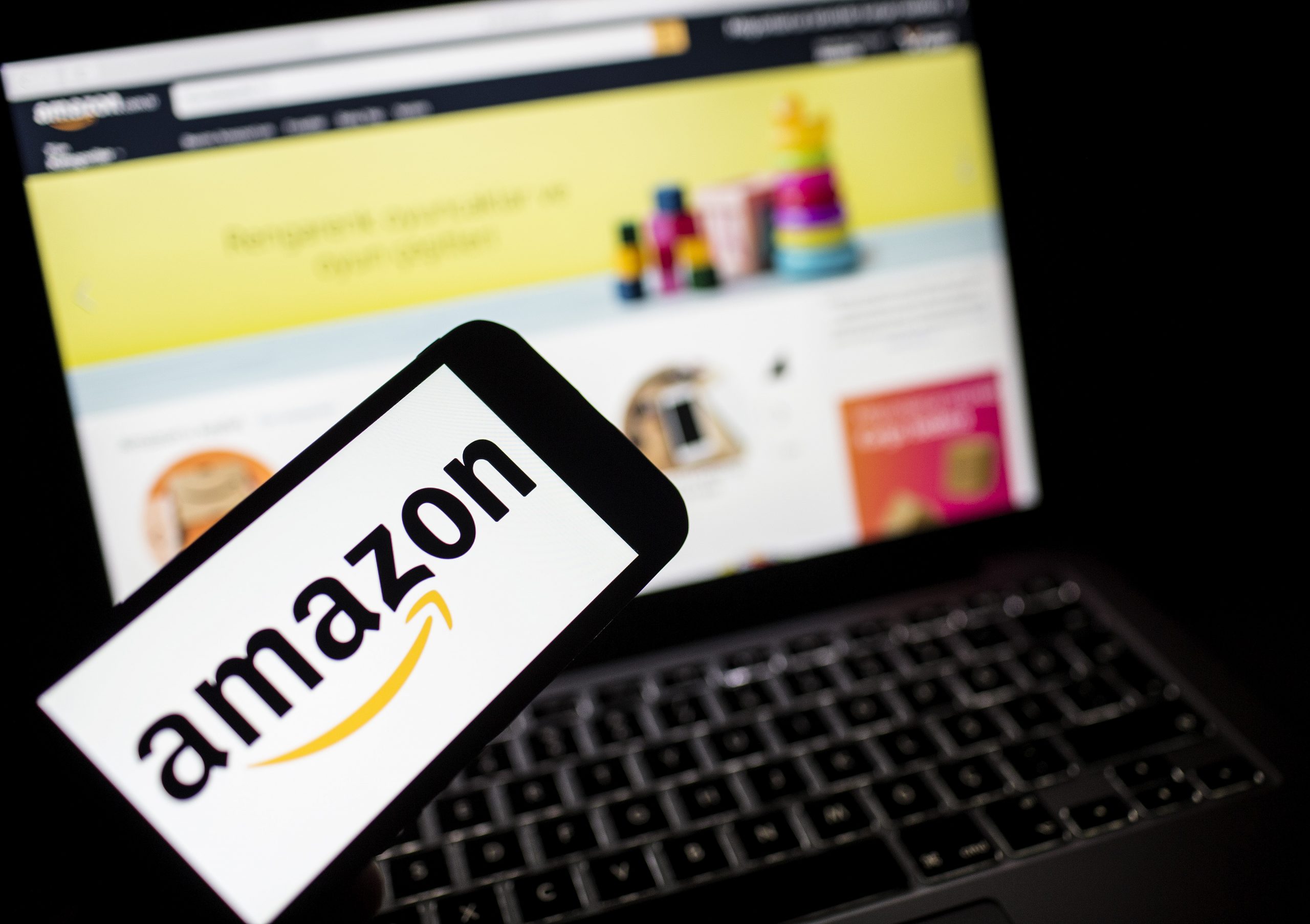 E deals. Amazon e-Commerce. Покупки в интернете. Sale on Amazon. Apple Beats revenue, profit.