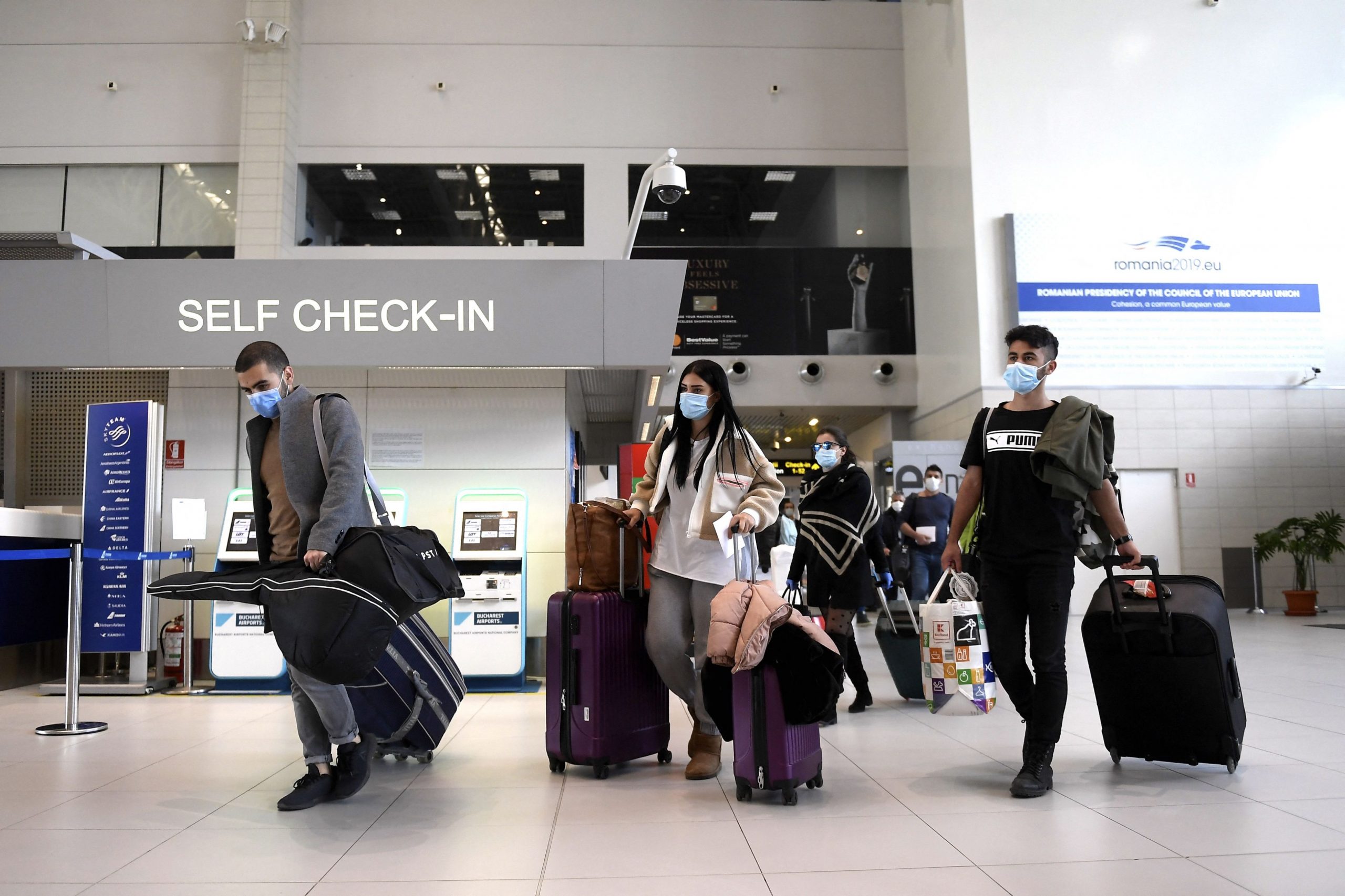 STUDIU. Românii din străinătate vor să se întoarcă acasă de sărbători