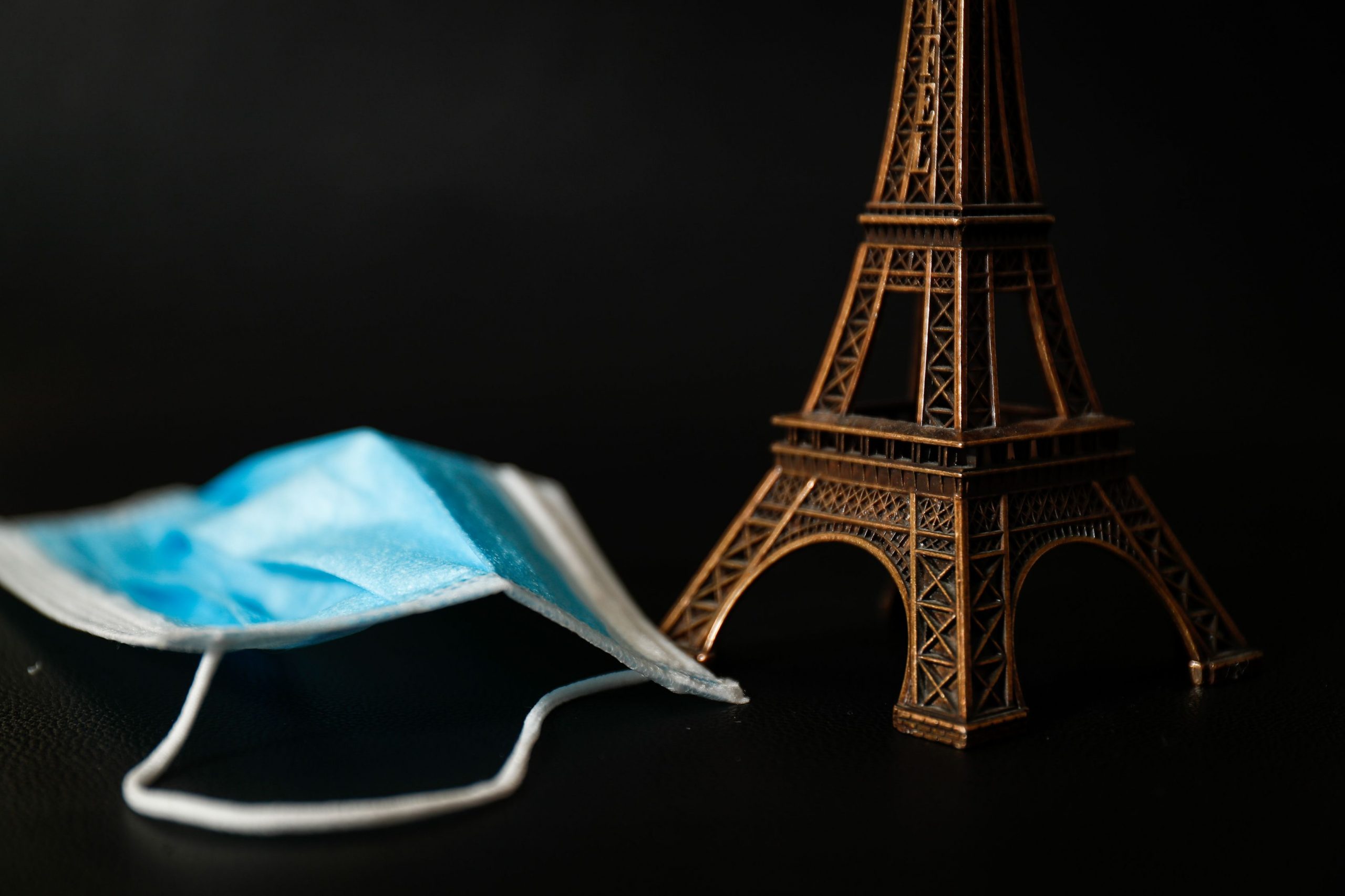 Cluburile de noapte vor fi închise în Franța pentru patru săptămâni