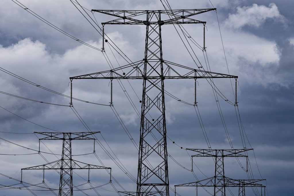Ministrul Energiei: Furnizorii de energie nu au motive să nu aplice compensaţiile în facturi