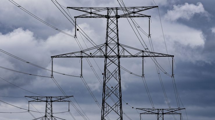 Ministrul Energiei: Furnizorii de energie nu au motive să nu aplice compensaţiile în facturi