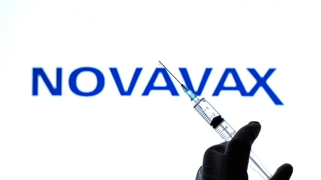 Novavax spune că ar putea începe să producă un vaccin specific Omicron în ianuarie