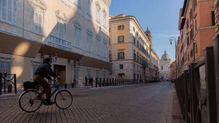 Norvegia înăsprește restricțiile în încercarea de a limita răspândirea variantei Omicron