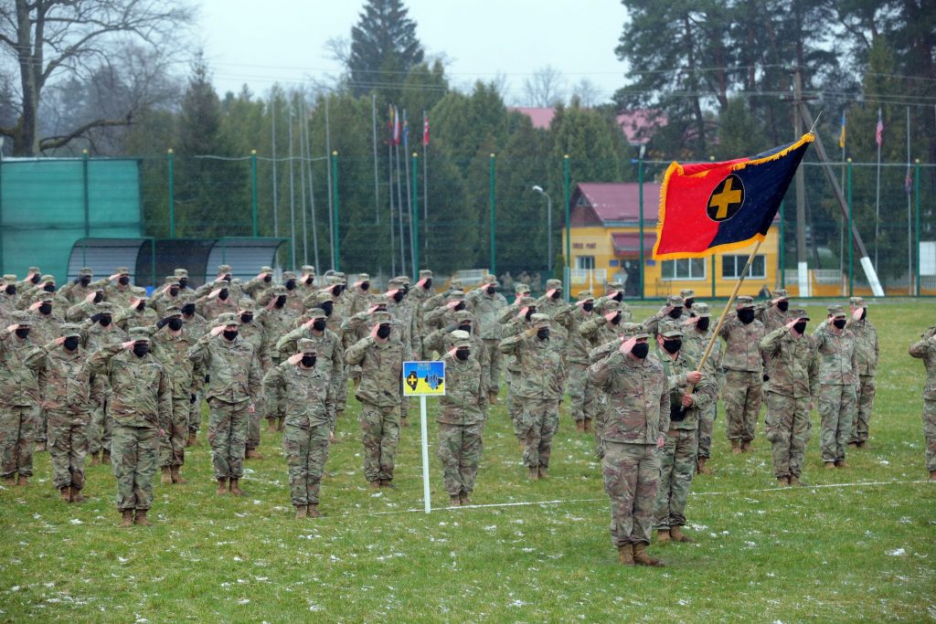 Ucrainenii se înscriu la antrenamente militare în timp ce tensiunile cu Rusia se intensifică