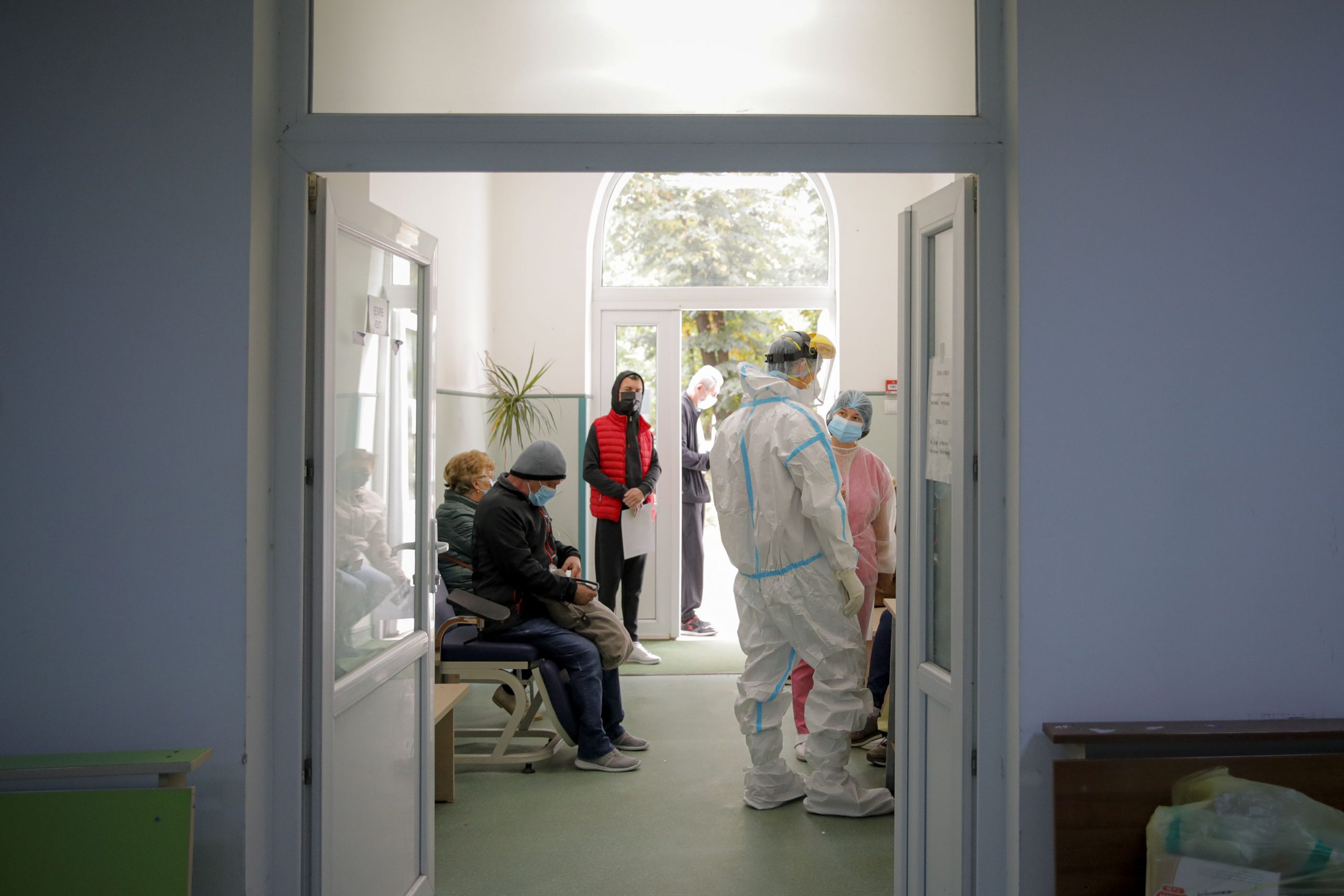 BILANȚUL ZILEI : 931 cazuri noi în ultimele 24 de ore și 73 de decese