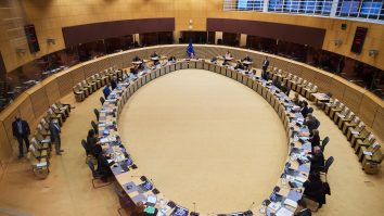 Comisia a decis să iniţieze proceduri de constatare a neîndeplinirii obligaţiilor împotriva Croaţiei, Finlandei, Greciei, Letoniei, Luxemburgului, Portugaliei, României şi Spaniei, deoarece nu au transpus corect normele UE privind combaterea fraudelor.