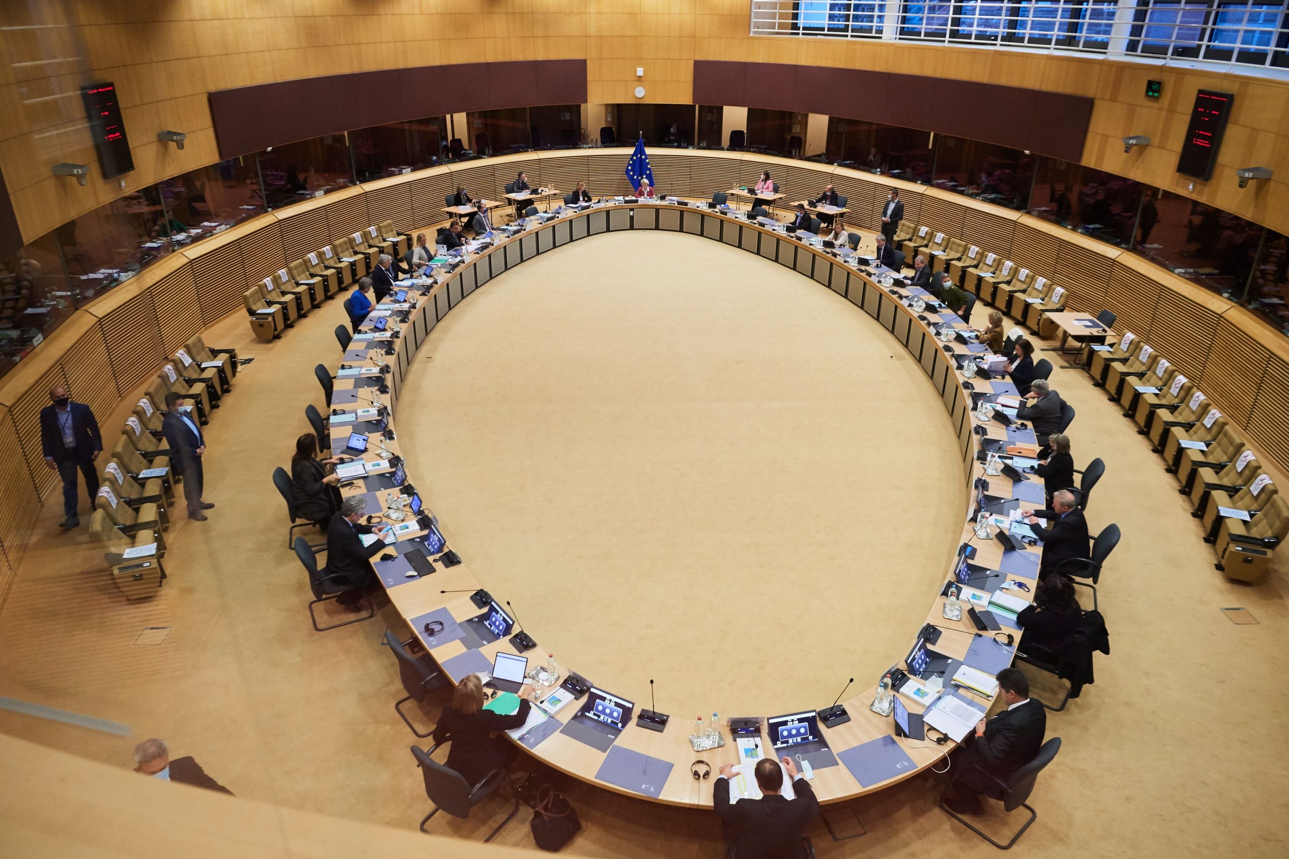 Comisia Europeană îndeamnă România să transpună normele UE de combatere a fraudei