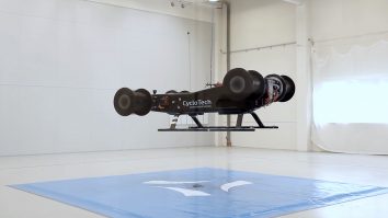 Mașina zburătoare de 92.000 de dolari, lansată oficial pe piață