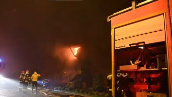 Incendiu de proporții într-un bloc din Constanța. 250 de persoane au fost evacuate