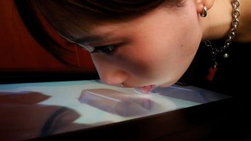 Televizorul cu aromă, invenția unui profesor japonez. Vom putea „gusta” mâncarea de pe ecran