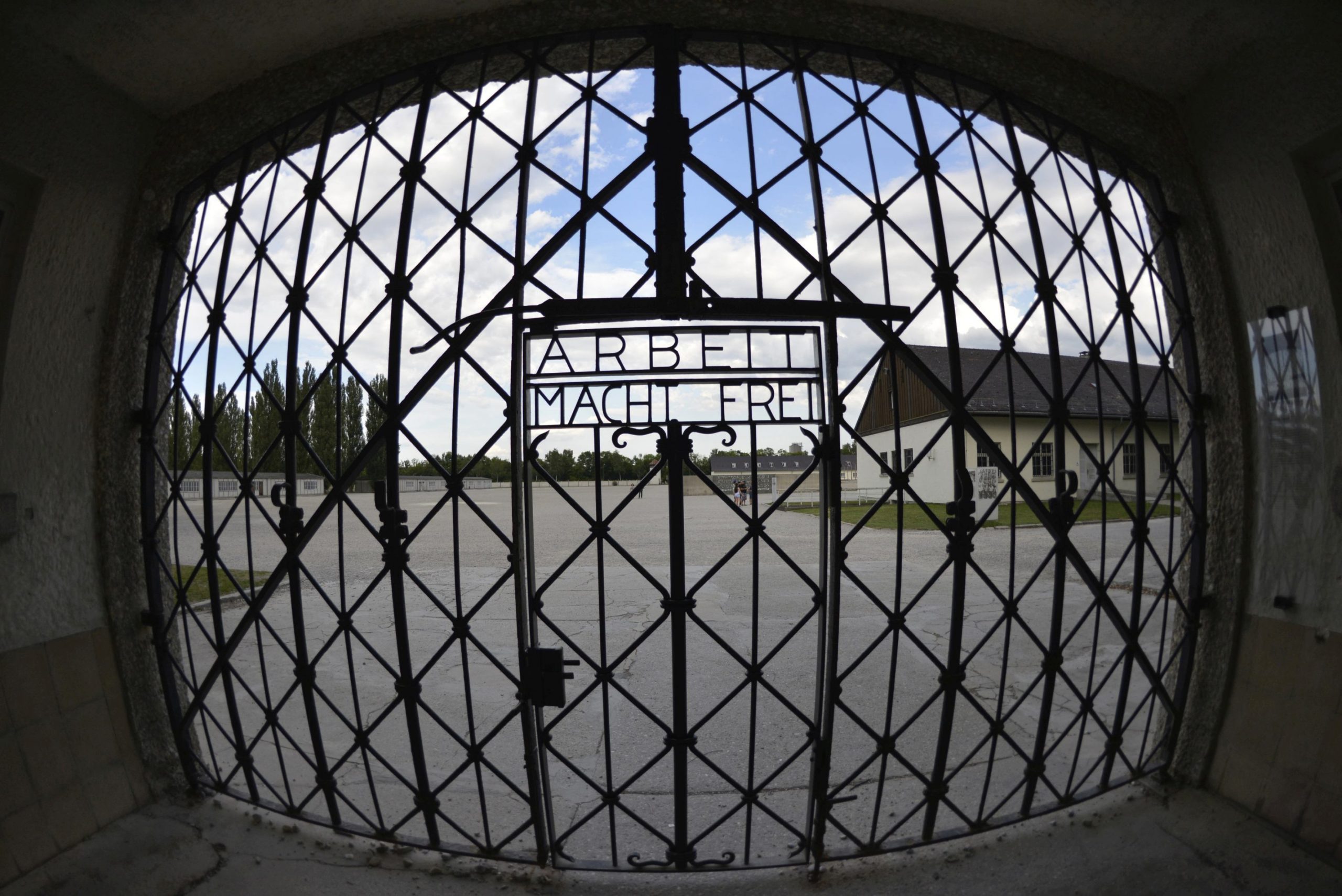 O turistă olandeză, arestată după ce a făcut salutul nazist în fața lagărului de la Auschwitz