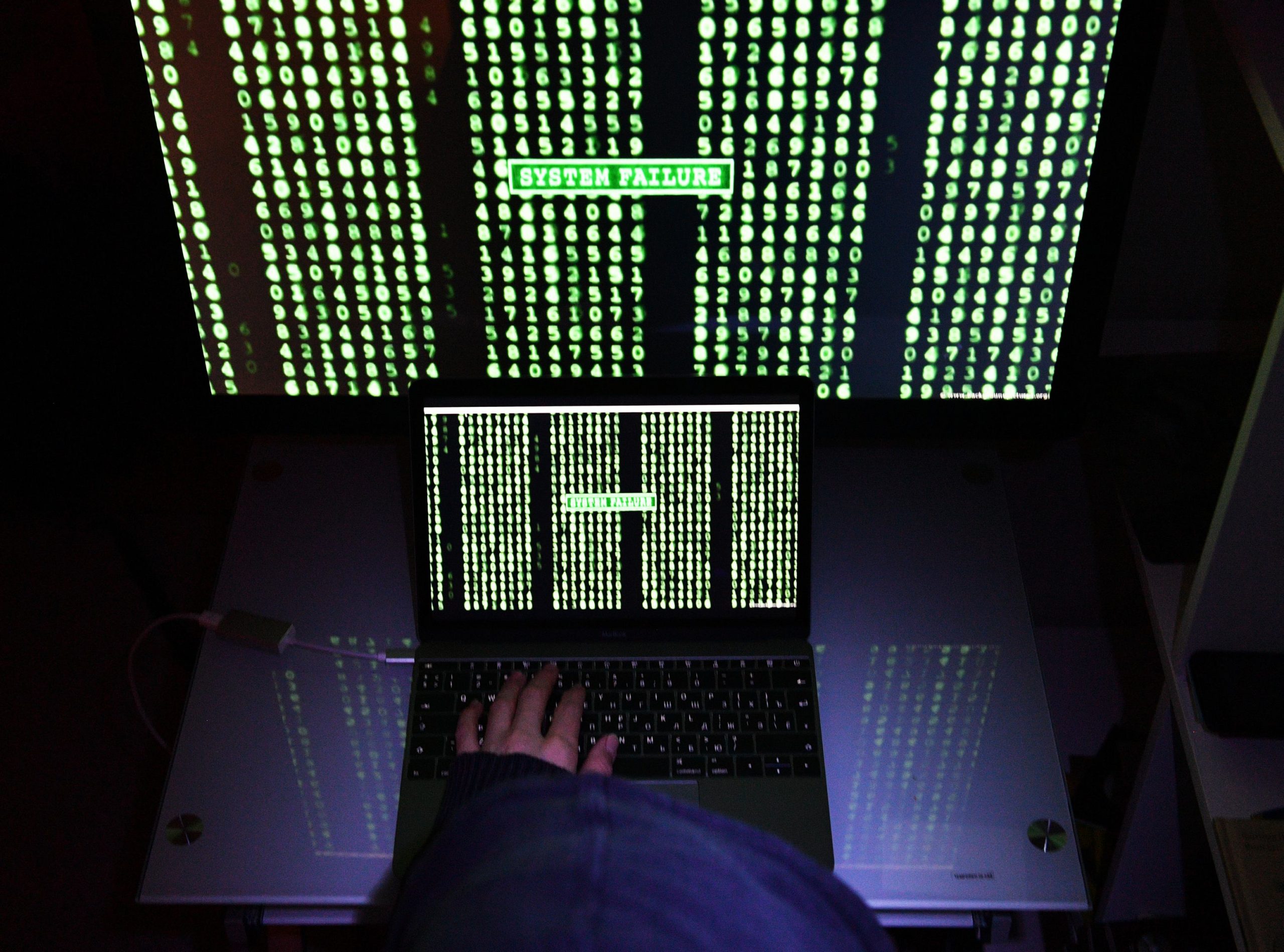 Datele a peste 500.000 de persoane vulnerabile, accesate de hackeri pe serverele Crucii Roșii