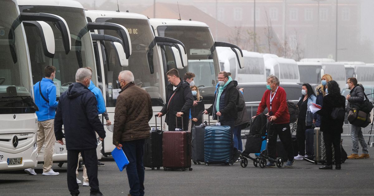 Pasagerii unei nave de croazieră au părăsit ambarcațiunea după 5 zile blocate în Lisabona