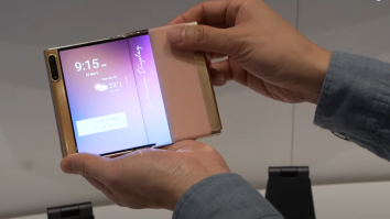 Samsung a prezentat la CES noile display-uri pliabile