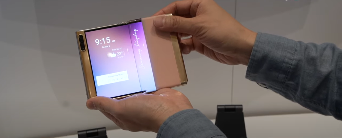 Samsung a prezentat la CES noile display-uri pliabile