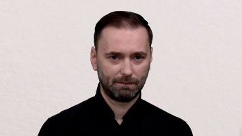 citEști. „Dicționar îndrăgostit de parfumuri” Elisabeth de Feydeau, Baroque Books&Arts, 2021, traducere de Mircea Vasilescu