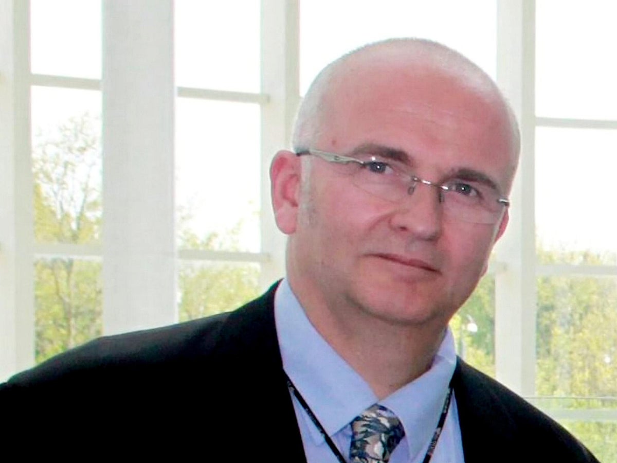 Un medic chirurg îşi grava iniţialele cu laser pe organele pe care le transplanta