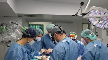 Premieră în medicina din România. A avut loc un transfer dublu de ganglioni vascularizaţi