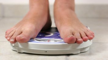 Un nou studiu arată că nepoatele fumătorilor sunt predispuse la obezitate