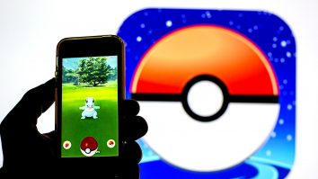 Doi polițiști, concediați pentru că au jucat Pokemon GO și au ignorat un jaf în desfășurare