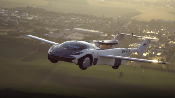 Mașina zburătoare AirCar a primit aprobarea, după 70 de ore de teste