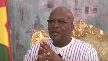 Posibilă lovitură de stat. Președintele din Burkina Faso, arestat de soldați răzvrătiți