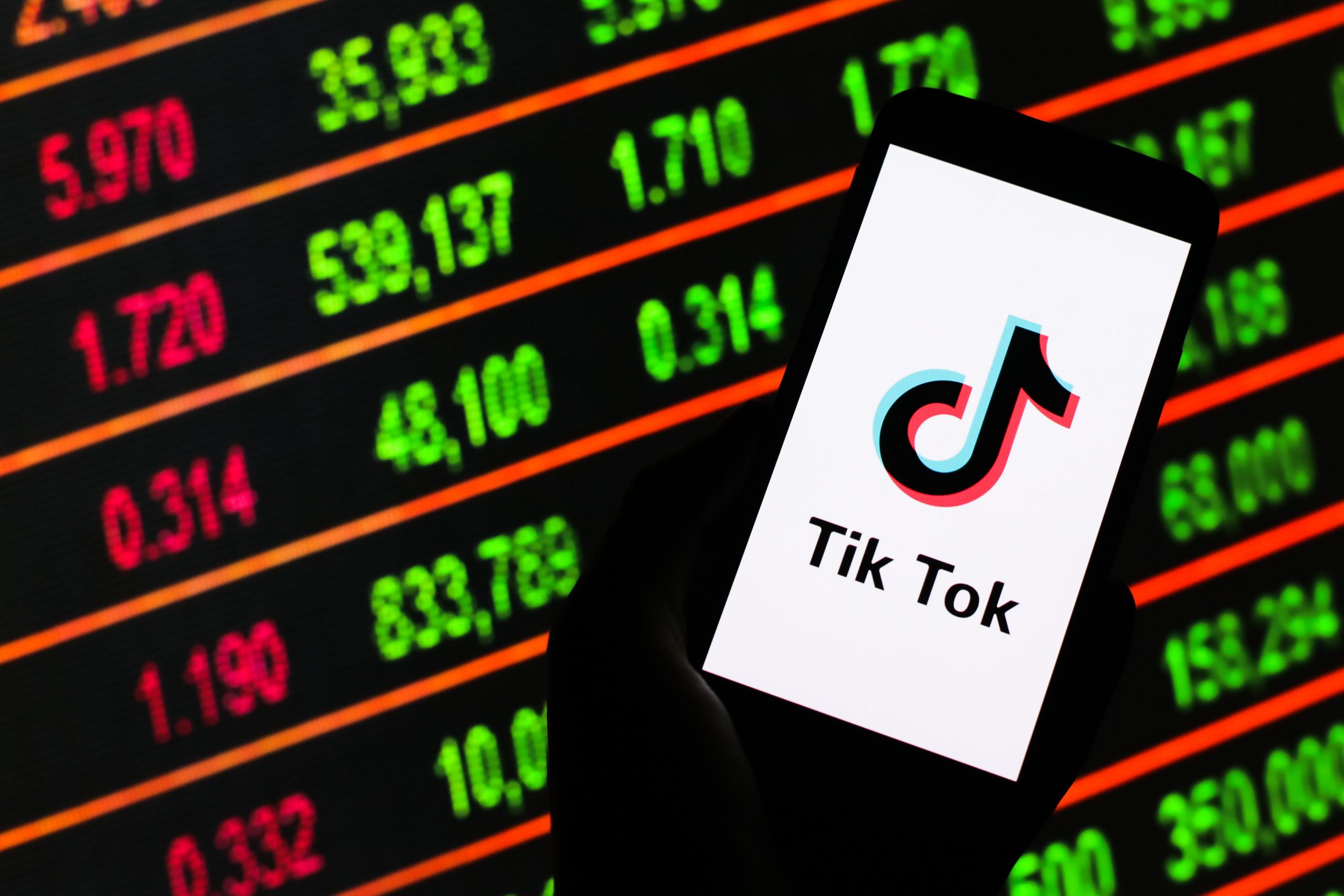 Iluzia tiparului ideal și a reperelor false în social media – cauză a depresiei