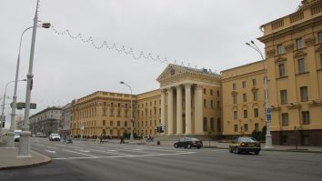 Francezii sunt avertizați să părăsească „fără întârziere” Rusia şi să evite Belarus