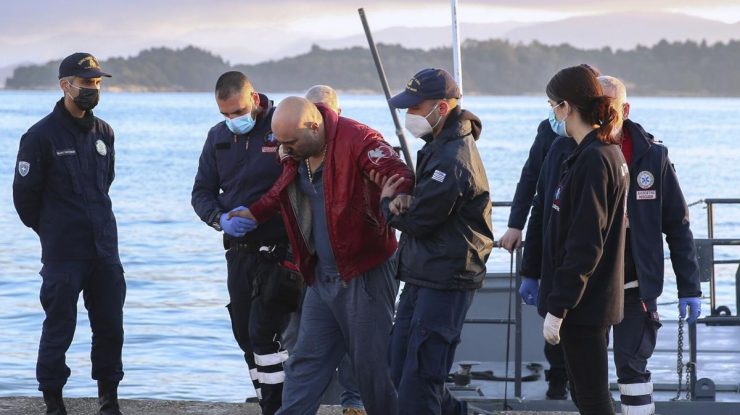 Incendiu de proporţii pe un feribot lângă Corfu. La bord se aflau 29 de români