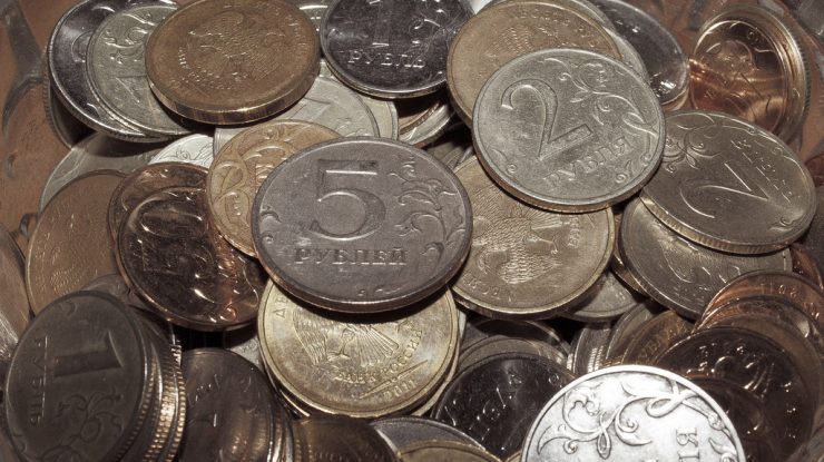 Rubla se prăbușește și atinge cea mai joasă cotaţie din ultimele 15 luni