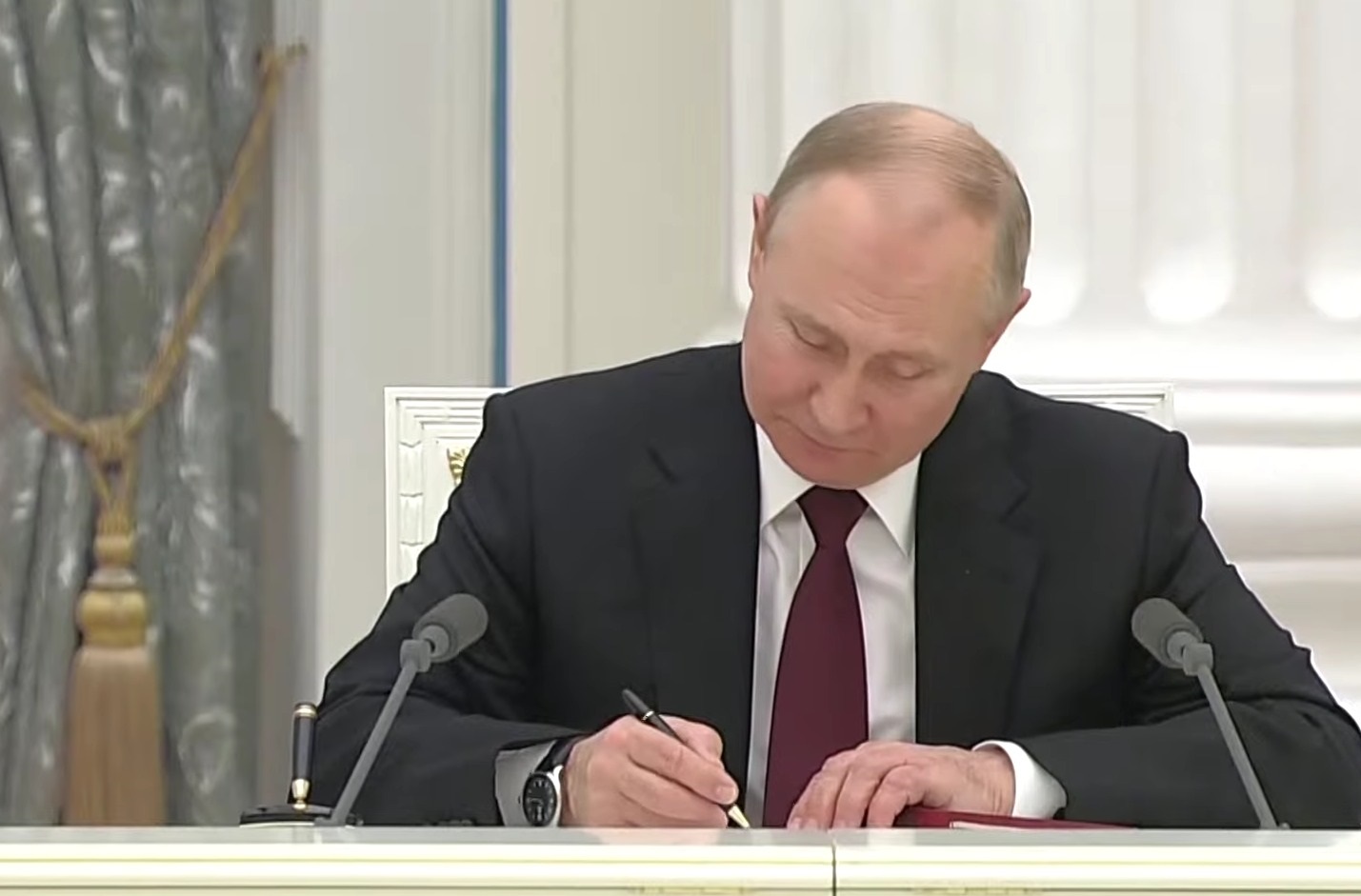 Putin a decis: Rusia recunoaște independența și autonomia republicilor separatiste Donețk și Lugansk