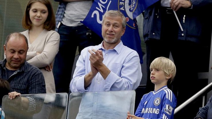 Miliardarul rus Roman Abramovici a predat, fundației sale caritabile, administrarea clubului de fotbal Chelsea