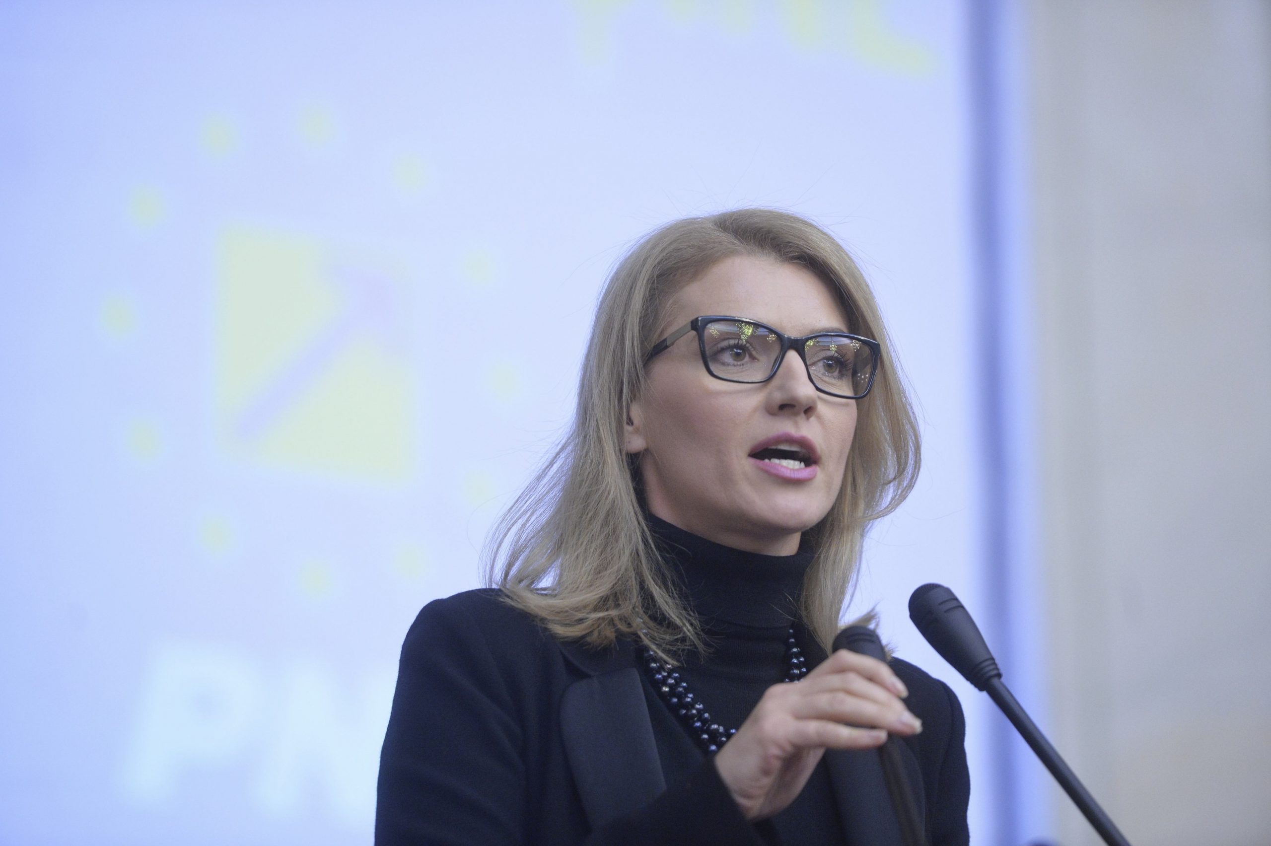 PNL Argeș cere aprecieri ale paginii liderului Alina Ghorghiu, drept condiție de înscriere la un concurs