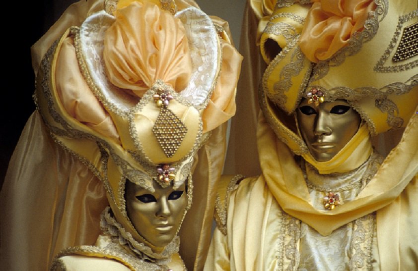 A început carnavalul din Veneția. Bărcile colorate au „defilat” pe Marele Canal