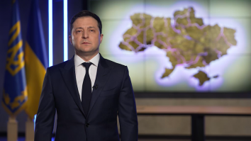 Preşedintele Ucrainei rămâne în Kiev, în timp ce invadatorii ruşi se apropie