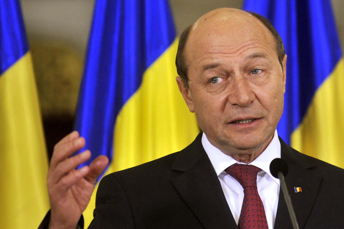 Băsescu: O ruşine fără margini – Occidentul refuză să scoată Rusia din sistemul SWIFT