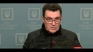 Ucraina a aprobat introducerea legii marțiale în Donbass. Populația civilă are dreptul de a purta armă