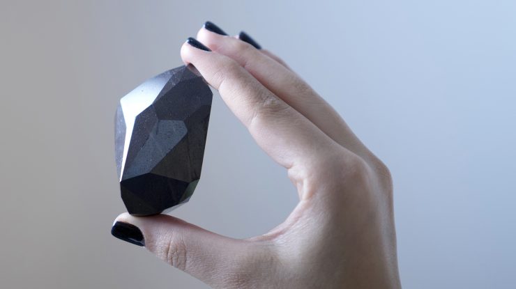 „Enigma”, uriașul diamant negru despre care se crede că provine din spațiu, a fost vândut cu peste 4 milioane de dolari