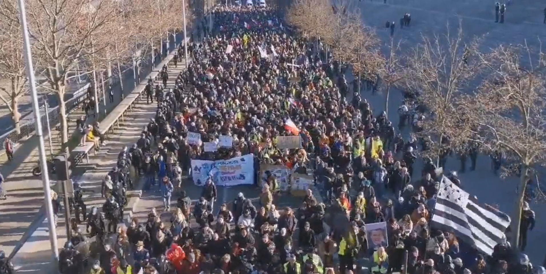 Franța protestează față de restricții și de scăderea nivelului de trai