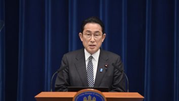 Japonia anunță impunerea de sancțiuni față de Rusia și cere acesteia o soluționare diplomatică