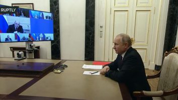 Vladimir Putin: „Sunt împotriva admiterii Ucrainei în NATO. Autoritățile de la Kiev ar trebui să refuze aderarea la NATO”