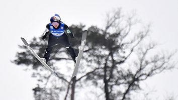 Sara Takanashi una dintre jucătoarele descalificate de la Beijing.