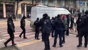 Zelensky a publicat un nou decret privind instituirea stării de urgență, după ce Rada a respins prima variantă