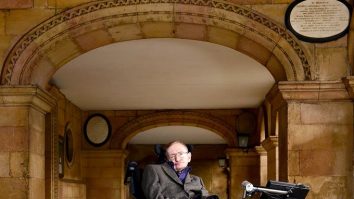 Obiecte de valoare ale marelui fizician Stephen Hawking vor putea fi văzute în cadrul unei expoziții
