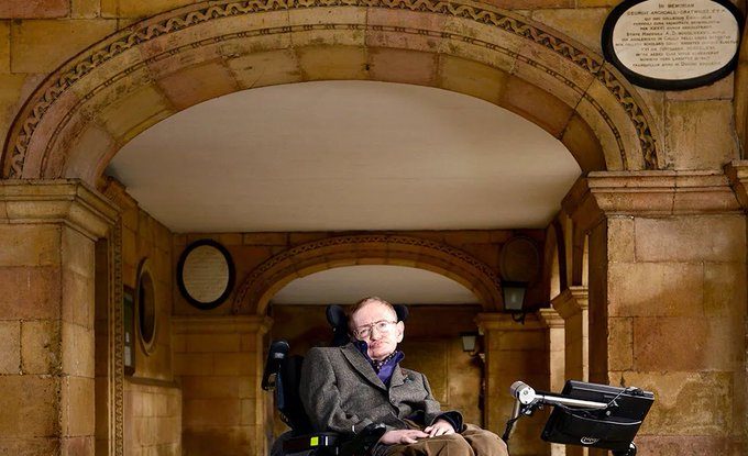 Obiecte de valoare ale marelui fizician Stephen Hawking vor putea fi văzute în cadrul unei expoziții