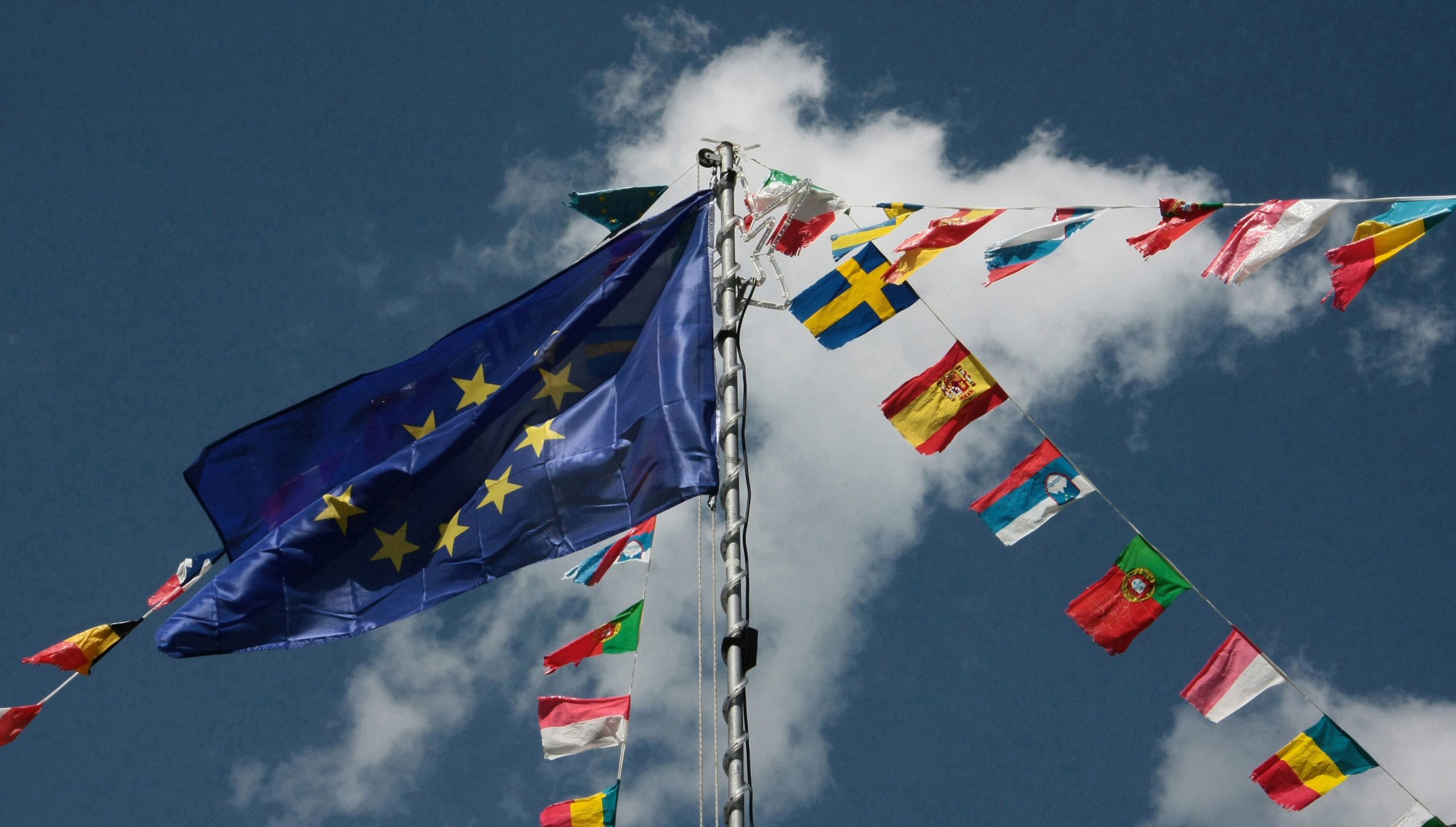 UE va livra bunuri esențiale Ucrainei, prin mecanismul de protecție civilă al uniunii